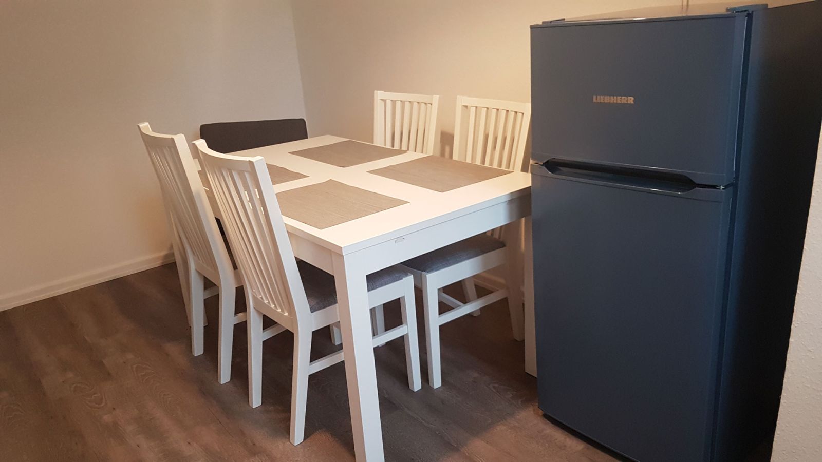 Esstisch in Apartment "Anker", Gästehaus Budapester Hof
