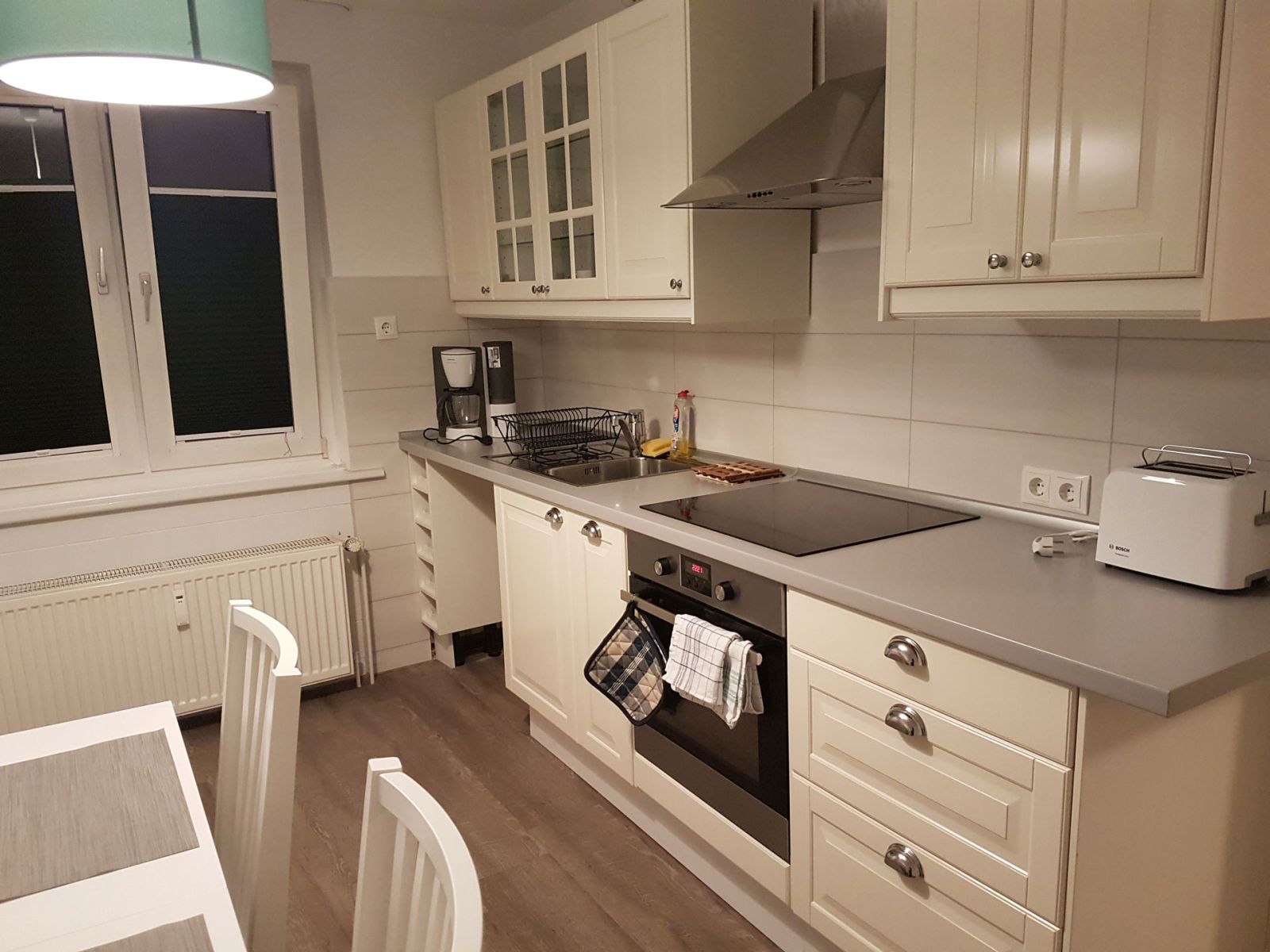 Vollausgestattete Küche in Apartment "Anker" im Gästehaus Budapester Hof